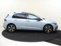 Volkswagen Golf 1.5 eHybrid GTE | Panoramadak | Trekhaak | Head-up display | Keyless | Black style | Parkeerassistent | LED matrix verlichting | Adaptieve demping |