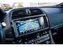 Jaguar F-Pace 5.0 V8 S/C AWD SVR | Lane Assist | Luxe Kuipstoelen | Head up | Meridian Sound system | 551PK | Dealer onderhouden |