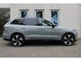 Volvo EX90 Twin Motor Performance Ultra 7p. 111 kWh | Vapour Grey Metallic | ''Fish-Eye'' 360° camera | Semi Elek. Trekhaak | BLIS | Verwarmbare voor-en achterstoelen | Verwarmbaar stuurwiel | Google-Maps navigatie | Adapt. Cruise Control met Pilot Assist | Elek. Bed. voorstoel |