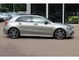 Mercedes-Benz A-klasse 220 Premium Plus / Trekhaak / Panoramadak / Camera / Sfeerverlichting / Keyless / 18'' / Leder&Alcantara / Apple CarPlay / Stoelverwarming / Cruise Control