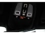 Volvo XC90 T8 Automaat Plug-in hybrid AWD Ultra Dark | Onyx Black Metallic | Panoramadak | 360° camera | Semi Elek. trekhaak |Adapt. Cruise Control | Verwambare- en geventileerde voorstoelen | Verwarmbaar stuurwiel | Bowers & Wilkins audio | Blind Spot | Luchtvering | Gelaagde zijruiten | 22'' Lichtmetalen velgen | Alarmklasse 3 | Elek. Bed. voorstoelen met Memory | Glazen pook |