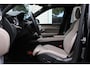 Volvo XC90 T8 Automaat Plug-in hybrid AWD Ultra Dark | Onyx Black Metallic | Panoramadak | 360° camera | Semi Elek. trekhaak |Adapt. Cruise Control | Verwambare- en geventileerde voorstoelen | Verwarmbaar stuurwiel | Bowers & Wilkins audio | Blind Spot | Luchtvering | Gelaagde zijruiten | 22'' Lichtmetalen velgen | Alarmklasse 3 | Elek. Bed. voorstoelen met Memory | Glazen pook |