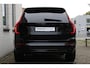 Volvo XC90 T8 Automaat Plug-in hybrid AWD Ultra Dark | Onyx Black Metallic | Panoramadak | 360° camera | Semi Elek. trekhaak |Adapt. Cruise Control | Verwambare- en geventileerde voorstoelen | Verwarmbaar stuurwiel | Bowers & Wilkins audio | Blind Spot | Luchtvering | Gelaagde zijruiten | 22'' Lichtmetalen velgen | Alarmklasse 3 | Elek. Bed. voorstoelen met Memory | Glazen pook |