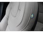 Volvo XC90 T8 Automaat Plug-in hybrid AWD Ultra Dark | Onyx Black Metallic | Panoramadak | 360° camera | Semi Elek. trekhaak |Adapt. Cruise Control | Verwambare- en geventileerde voorstoelen | Verwarmbaar stuurwiel | Bowers & Wilkins audio | Blind Spot | Luchtvering | Gelaagde zijruiten | 22'' Lichtmetalen velgen | Alarmklasse 3 | Elek. Bed. voorstoelen met Memory | Glazen pook |