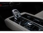 Volvo XC90 T8 Automaat Plug-in hybrid AWD Ultra Dark | Onyx Black Metallic | Panoramadak | 360° camera | Semi Elek. trekhaak |Adapt. Cruise Control | Verwambare- en geventileerde voorstoelen | Verwarmbaar stuurwiel | Bowers & Wilkins audio | Blind Spot | Luchtvering | Gelaagde zijruiten | 22'' Lichtmetalen velgen | Alarmklasse 3 | Elek. Bed. voorstoelen met Memory | Glazen pook |