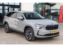 Skoda Kodiaq 1.5 TSI MHEV Business Edition 7p. 150PK / 110kW 7 zits panoramadak wegklapbare trekhaak 19" LMV camera side assist chrome dakrailing multifunctioneel lederen stuurwiel stoelverwarming keyless go privacy glas spiegels elektrich inklapbaar virtual cockpit navigatie ACC adaptieve cruise control draadloos telefoon laden app connect draadloos licht en regensensor ambiente verlichting