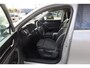 Skoda Kodiaq 1.5 TSI MHEV Business Edition 7p. 7 zits panoramadak wegklapbare trekhaak 19" LMV camera side assist chrome dakrailing multifunctioneel lederen stuurwiel stoelverwarming keyless go privacy glas spiegels elektrich inklapbaar virtual cockpit navigatie ACC adaptieve cruise control draadloos telefoon laden app connect draadloos licht en regensensor ambiente verlichting