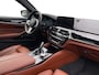 BMW 5-Serie M550i xDrive High Executive | Unieke NEDERLANDSE en zeer mooie BMW | Full options | 8 cilinder met 462pk! | Weinig kilometers! |