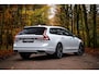 Volvo V90 2.0 T8 Plug-in hybrid AWD Ultra Executive Edition | Polestar Engineerd | Custum Sport uitlaat | Trekhaak | Luchtvering | Bowers & Wilkins | Massage | Stoel Verwarming-Koeling | 360° |
