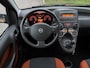 Fiat Panda 1.2 Emotion 5-Drs ECC Audio/CD LMV 14" ABS 2 x airbag Colorpakket Dakrails Dealeronderhoud Nieuwe Apk!
