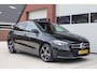 Mercedes-Benz B-klasse 180 AMG-Line Sport velgen 18" - Wegklapbare trekhaak - Widescreen - Camera - Dealeronderhouden - Half leder