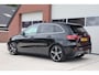 Mercedes-Benz B-klasse 180 AMG-Line Sport velgen 18" - Wegklapbare trekhaak - Widescreen - Camera - Dealeronderhouden - Half leder