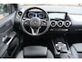 Mercedes-Benz B-klasse 180 AMG-Line Sport velgen 18" - Wegklapbare trekhaak - Widescreen - Camera - Dealeronderhouden - Half leder