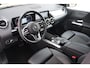 Mercedes-Benz B-klasse 180 AMG-Line Sport velgen 18" - Wegklapbare trekhaak - Widescreen - Camera - Dealeronderhouden - Half leder