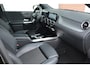 Mercedes-Benz B-klasse 180 AMG-Line Sport velgen 18" - Wegklapbare trekhaak - Widescreen - Camera - Dealeronderhouden - Half leder