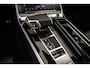 Audi RS6 Avant 600PK | Pano | 305km\h | Keramisch | Alcantara | B&O | Head Up | 360Cam | Dynamic + | Standkachel | Carbon | 22 inch | Akoestische Glas | RS Sportuitlaat | Servo | RS Gordels | Sebringzwart kristaleffect |