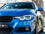 BMW 3-Serie Touring 318i High Executive M-Sport ORG NL PANO HARMAN KARDON HUD CAMERA ELEK TREKHAAK BOMVOL!!!