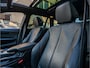 BMW 3-Serie Touring 318i High Executive M-Sport ORG NL PANO HARMAN KARDON HUD CAMERA ELEK TREKHAAK BOMVOL!!!