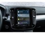 Volvo XC40 2.0 B4 Plus Dark | Trekhaak | Google | Dodehoekdetectie | Adaptieve Cruise Control | Stoel + stuurverwarming | 19" LM | Verwarmbare voorruit |