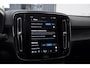 Volvo XC40 252PK Automaat Single Ext. Range Core / Lederen bekleding / Trekhaak / getint glas / Leder met alcantara interieur / Parkeersensoren met camera / Stoel - en stuurwielverwarming / Apple carplay