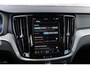 Volvo V60 2.0 T6 Plug-in hybrid AWD Essential Bright | Trekhaak | Stoel- / Stuurverwarming | Adaptive Cruise Control | Parkeercamera | Google | Carplay | Volvo On Call |