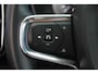 Volvo XC40 T2 R-Design Automaat | Trekhaak | Stoelverwarming | Parkeercamera | 19 INCH | Glossy Black | Keyless