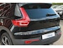 Volvo XC40 T2 R-Design Automaat | Trekhaak | Stoelverwarming | Parkeercamera | 19 INCH | Glossy Black | Keyless