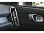 Volvo XC40 T2 R-Design Automaat | Trekhaak | Stoelverwarming | Parkeercamera | 19 INCH | Glossy Black | Keyless
