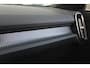 Volvo XC40 T2 R-Design Automaat | Trekhaak | Stoelverwarming | Parkeercamera | 19 INCH | Glossy Black | Keyless