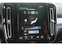 Volvo XC40 T2 R-Design Automaat | Trekhaak | Stoelverwarming | Parkeercamera | 19 INCH | Glossy Black | Keyless
