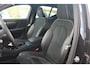 Volvo XC40 T2 R-Design Automaat | Trekhaak | Stoelverwarming | Parkeercamera | 19 INCH | Glossy Black | Keyless