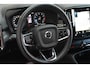 Volvo XC40 T2 R-Design Automaat | Trekhaak | Stoelverwarming | Parkeercamera | 19 INCH | Glossy Black | Keyless