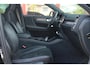 Volvo XC40 T2 R-Design Automaat | Trekhaak | Stoelverwarming | Parkeercamera | 19 INCH | Glossy Black | Keyless