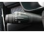 Volvo XC40 T2 R-Design Automaat | Trekhaak | Stoelverwarming | Parkeercamera | 19 INCH | Glossy Black | Keyless