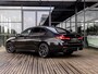 BMW 5-Serie 530e Business Edition Plus | BMW Connected Pack Professional | M Sportpakket | M Aerodynamicapakket | Ambiance verlichting | Elektrisch bediend glazen schuif-/kanteldak |