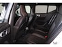 Volvo XC40 Recharge Twin AWD R-Design - Panorama/schuifdak - IntelliSafe Assist & Surround - 360º Camera - Harman/Kardon audio - Adaptieve LED koplampen - Verwarmde voorstoelen, stuur & achterbank - Parkeersensoren voor & achter - Elektr. bedienb. voorstoelen met geheugen links - Draadloze tel. lader - Warmtepomp - Extra getint glas - 20' LMV