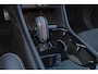Volvo XC40 Recharge Twin AWD R-Design - Panorama/schuifdak - IntelliSafe Assist & Surround - 360º Camera - Harman/Kardon audio - Adaptieve LED koplampen - Verwarmde voorstoelen, stuur & achterbank - Parkeersensoren voor & achter - Elektr. bedienb. voorstoelen met geheugen links - Draadloze tel. lader - Warmtepomp - Extra getint glas - 20' LMV