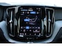 Volvo XC60 T6 AUT8 350PK Plus Dark | Adaptive Cruise & Pilot Assist | 360 Camera | Stoel&Stuurverwarming | Verwarmbare Achterstoelen | Apple Carplay/Android Auto | Schuif-/kanteldak | Draadloze Telefoonlader | Elektr. Achterklep | Semi Elektr. Trekhaak |