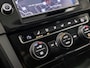 Volkswagen Golf 1.4 TSI GTE Sport 204Pk Automaat (SCHUIFDAK, APPLE CARPLAY, NAVIGATIE, CAMERA, CLIMATE, STOELVERWARMING, SPORTSTOELEN, GETINT GLAS, ZWART HEMEL, SFEERVERLICHTING, NIEUWE APK, NIEUWSTAAT)