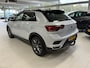 Volkswagen T-Roc 1.5 TSI Sport | Climate control | Navigatie | Parkpilot | Afneembare Trekhaak | Elektrisch Pakket | 18"LM-Velgen
