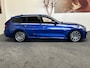BMW 3-Serie TOURING 330e xDRIVE 4x4 PHEV HIGH EXECUTIVE M PAKKET LEDER/ALCANTARA NAVIGATIE CRUISE CONTROL PANORAMA SCHUIF/KANTELDAK APPLE CARPLAY/ANDROID KEYLESS GO UITKLAPBARE TREKHAAK PDC ZEER MOOI !! 3010