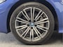 BMW 3-Serie TOURING 330e xDRIVE 4x4 PHEV HIGH EXECUTIVE M PAKKET LEDER/ALCANTARA NAVIGATIE CRUISE CONTROL PANORAMA SCHUIF/KANTELDAK APPLE CARPLAY/ANDROID KEYLESS GO UITKLAPBARE TREKHAAK PDC ZEER MOOI !! 3010