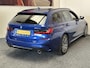 BMW 3-Serie TOURING 330e xDRIVE 4x4 PHEV HIGH EXECUTIVE M PAKKET LEDER/ALCANTARA NAVIGATIE CRUISE CONTROL PANORAMA SCHUIF/KANTELDAK APPLE CARPLAY/ANDROID KEYLESS GO UITKLAPBARE TREKHAAK PDC ZEER MOOI !! 3010