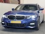 BMW 3-Serie TOURING 330e xDRIVE 4x4 PHEV HIGH EXECUTIVE M PAKKET LEDER/ALCANTARA NAVIGATIE CRUISE CONTROL PANORAMA SCHUIF/KANTELDAK APPLE CARPLAY/ANDROID KEYLESS GO UITKLAPBARE TREKHAAK PDC ZEER MOOI !! 3010