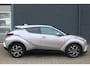 Toyota C-HR 1.8 Hybrid Style Ultimate NL-Auto | Automaat | Navigatie | Camera | Climate Controle | Cruise Control | Radio-DAB-USB | JBL-Geluidssysteem | Stoelverwarming | LM-velgen | Parkeersensoren | Trekhaak | Dealer onderhouden