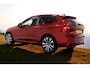 Volvo XC60 2.0 T8 AWD Recharge LONG RANGE 335kW/455pk Aut8 Ultimate Dark LUCHTVERING + HARMAN/KARDON + PANORAMADAK + EL.TREKHAAK + STOELMASSAGE + STOELVERWARMING&-VENTILATIE + 360 CAMERA + KEYLESS + PARKSENSOREN + 21" LM-VELGEN!!