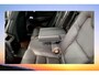 Volvo XC60 2.0 T8 AWD Recharge LONG RANGE 335kW/455pk Aut8 Ultimate Dark LUCHTVERING + HARMAN/KARDON + PANORAMADAK + EL.TREKHAAK + STOELMASSAGE + STOELVERWARMING&-VENTILATIE + 360 CAMERA + KEYLESS + PARKSENSOREN + 21" LM-VELGEN!!