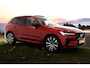 Volvo XC60 2.0 T8 AWD Recharge LONG RANGE 335kW/455pk Aut8 Ultimate Dark LUCHTVERING + HARMAN/KARDON + PANORAMADAK + EL.TREKHAAK + STOELMASSAGE + STOELVERWARMING&-VENTILATIE + 360 CAMERA + KEYLESS + PARKSENSOREN + 21" LM-VELGEN!!
