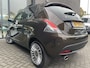 Lancia Ypsilon 0.9 TwinAir Platinum Automaat - Airco - Mistlampen voor - Parkeersensoren achter - Navigatie - Stuur multifunctioneel - Radio/mp3 speler - Licht metalen velgen 15 inch -