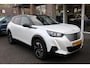 Peugeot e-2008 EV Allure Première CAMERA CARPLAY DAB CRUISE HALFLEER CLIMA 17"LMV
